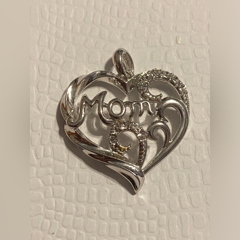 Silver Tone Heart MOM Pendant #9046 💎